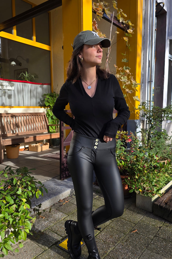 (WRUP4MC006PREC-N) Leather Look Mid Waist WR.UP® in Enkel Lengte met Knoop Sluiting