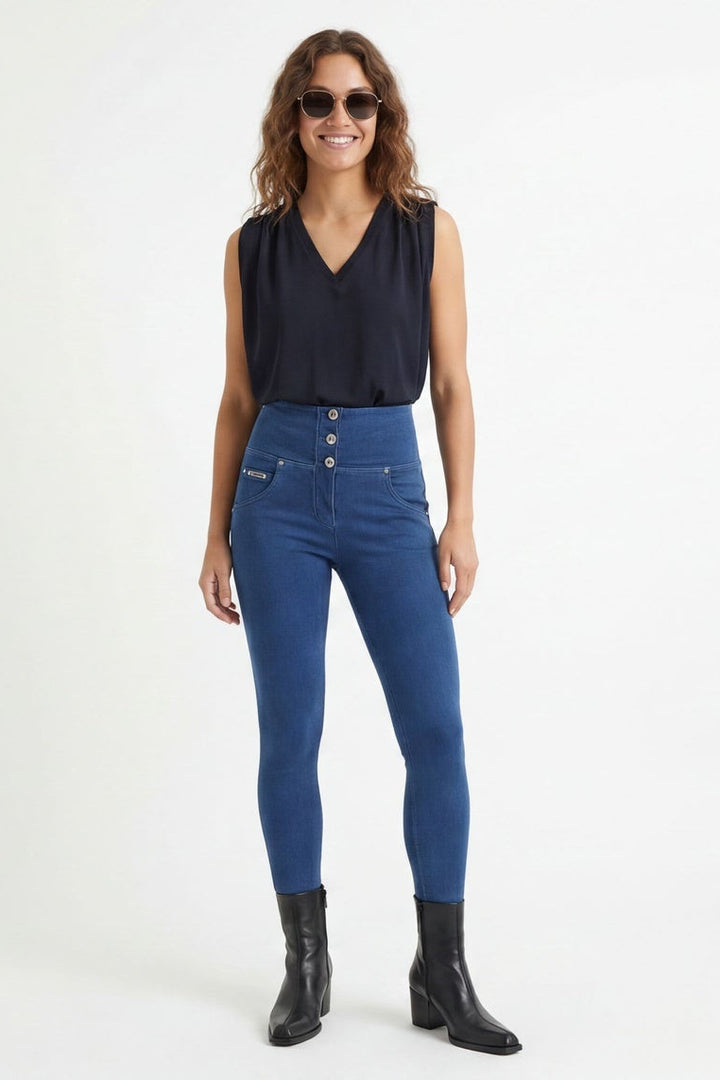 (WRUPSNUG2BHC017-B57) Blauwe WR.UP High Waist met Knoopsluiting in Woven Denim