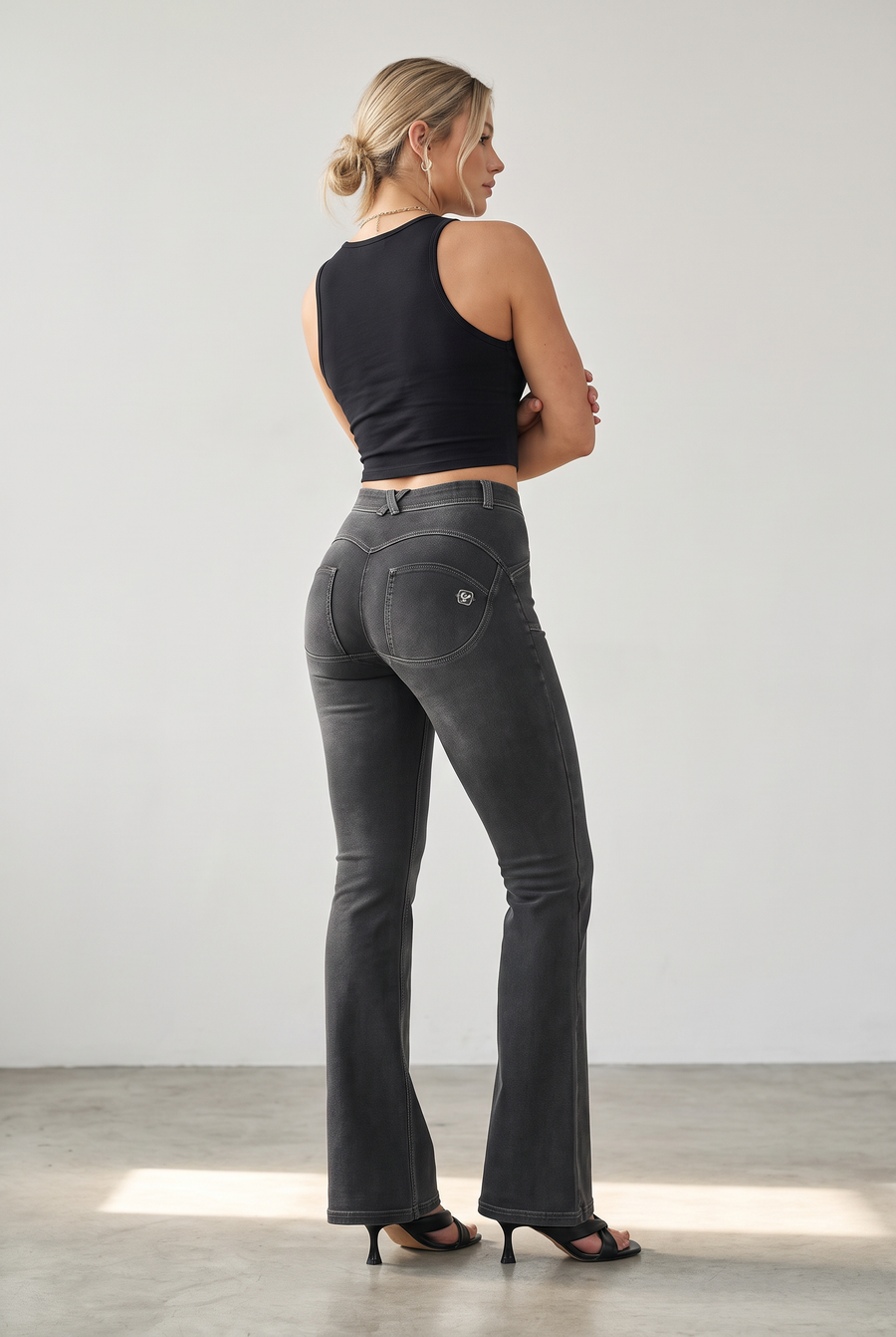 Regular Waist WR.UP® Flared Jeans met Stoere Details en Golden Zip