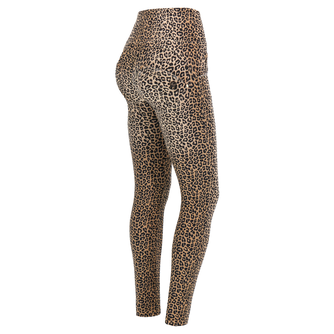 (WRUPSNUG2HF312-ANI65) Cheeta Print Woven Denim WR.UP® in High Waist met Knoopsluiting