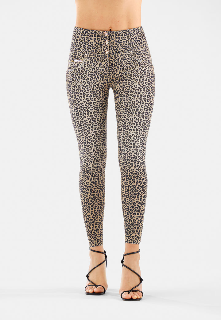 (WRUPSNUG2HF312-ANI65) Cheeta Print Woven Denim WR.UP® in High Waist met Knoopsluiting