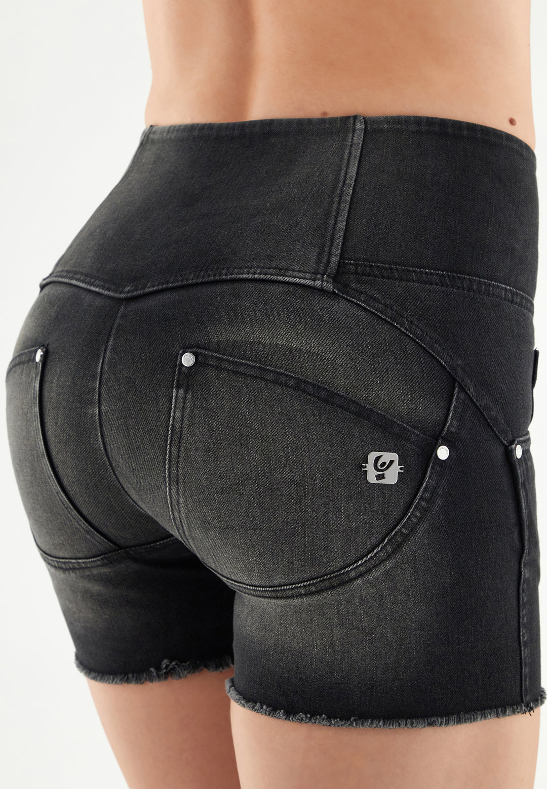 (WRUPSNUG9HS245-J7N) Hippe Denim Short met een Hoge Knoopsluiting!