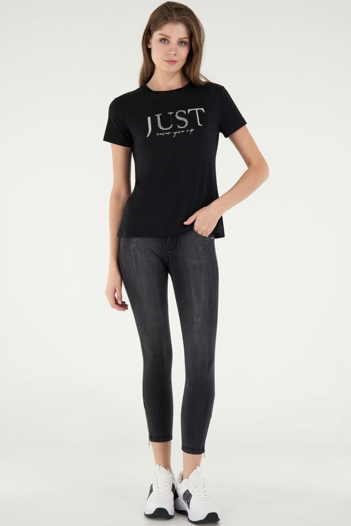NOW4MF202-J97N Zwarte N.O.W.® Jeans in Enkel Lengte met een Hippe Ritssluiting aan de Enkel