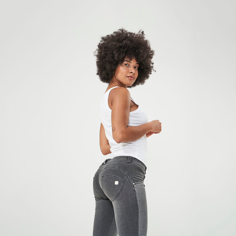 Zwarte WR.UP® Regular Waist in Super Soft Tencel — De herkenbare denim look