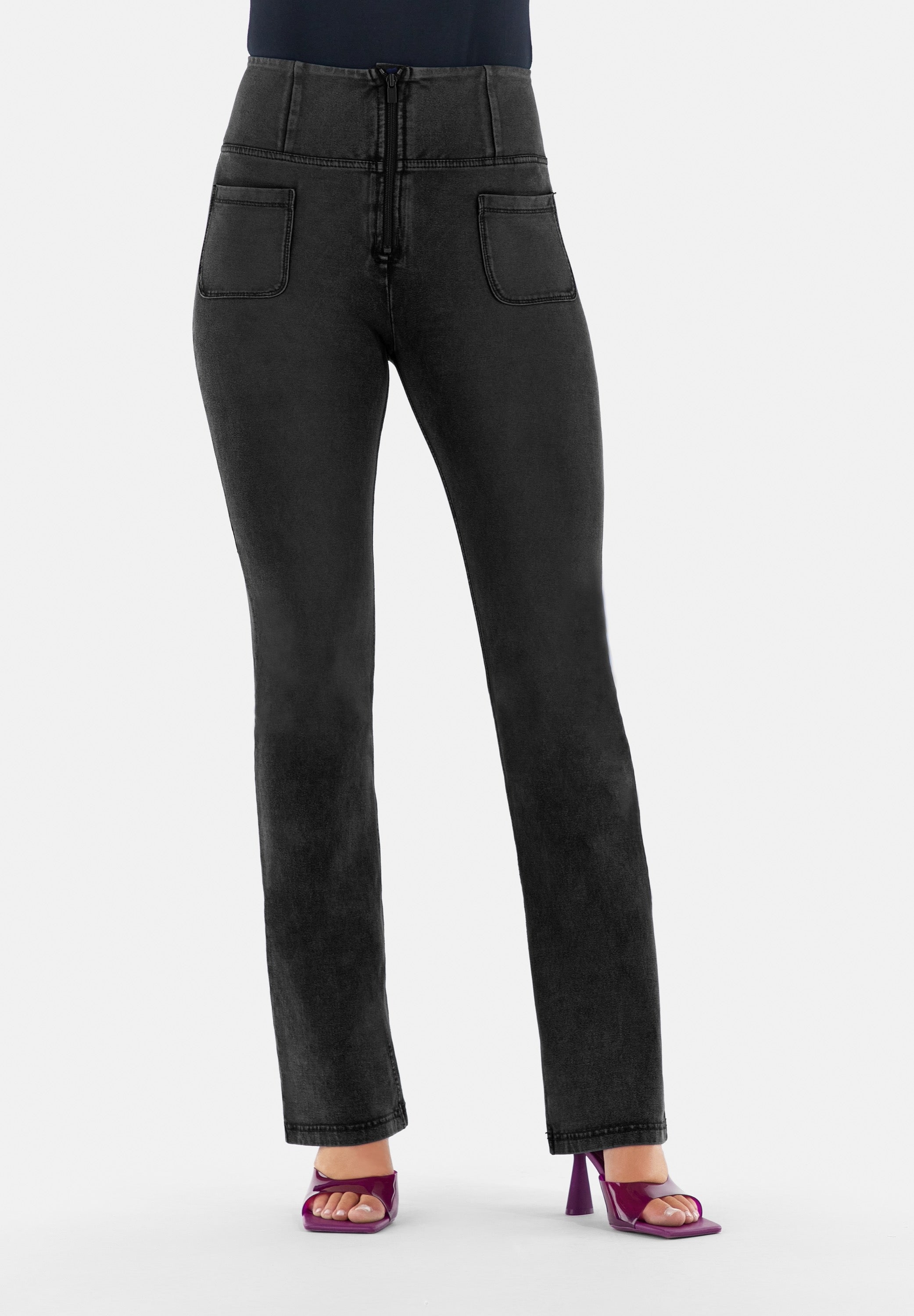 WRUP11HF250-J7N Zwarte WR.UP® Flared Jeans met een Hoge Taille en Patch Pockets