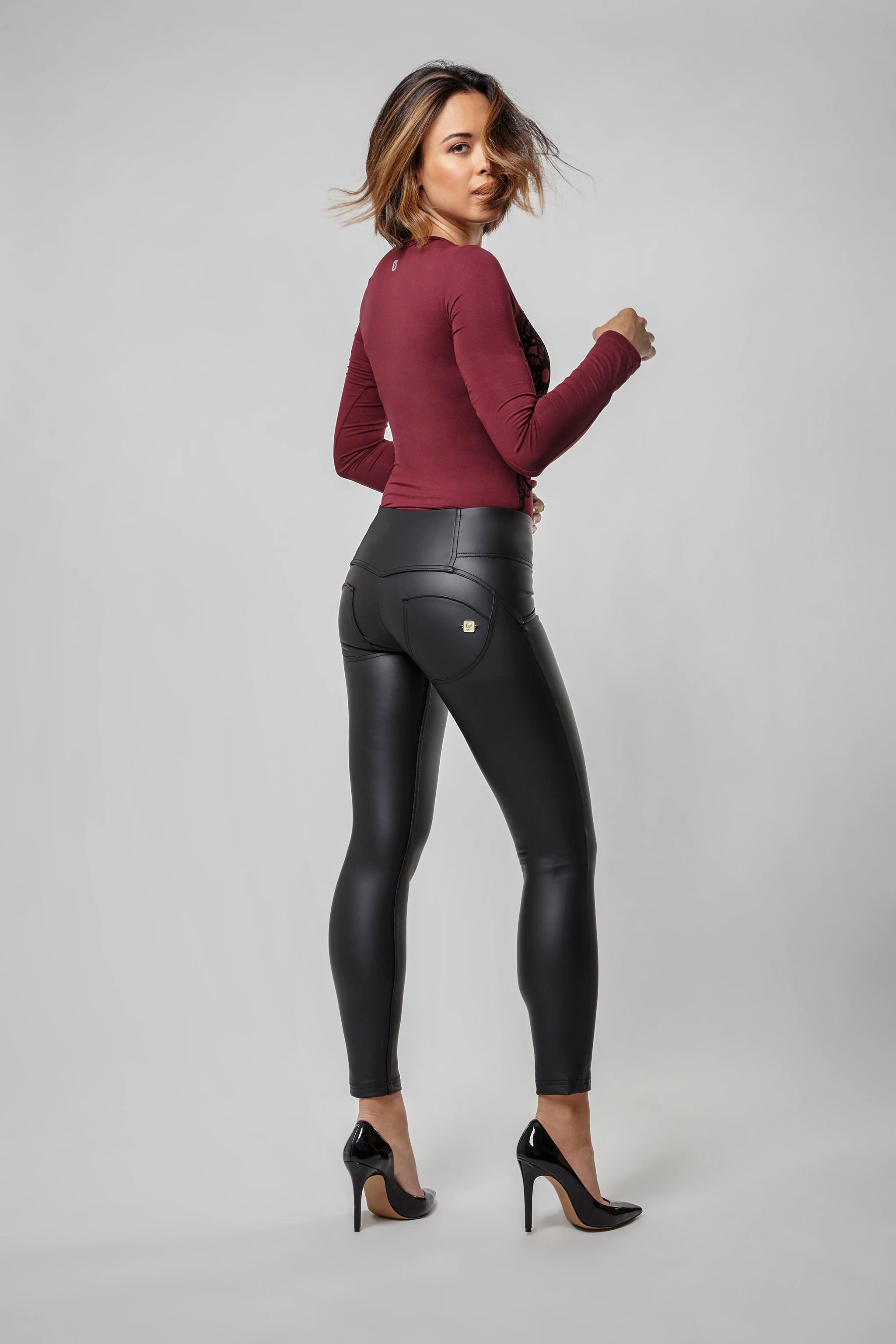 (WRUP1MC006P-N)MID-WAIST WR.UP® BLACK PANTS IN FAUX LEATHER