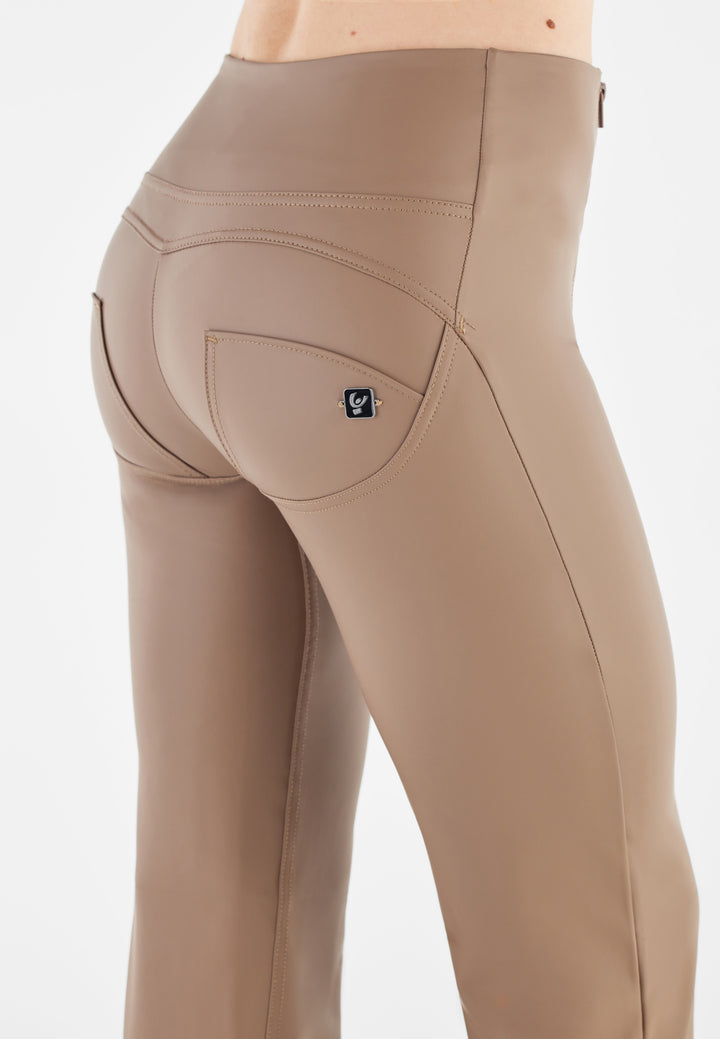 (WRUP24HS315-M103) Leather Look Hoge Taille WR.UP® met Wijde Pijp