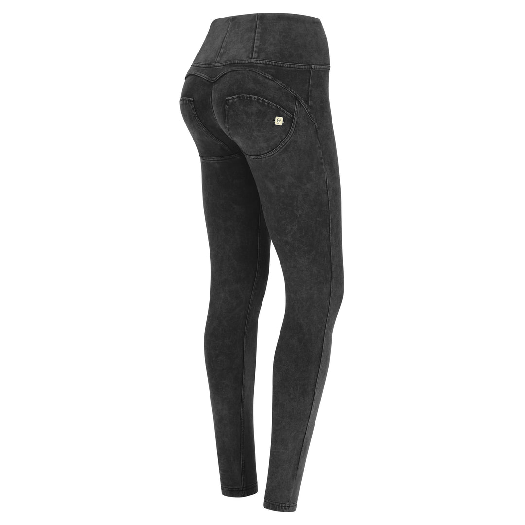 (WRUP2HF232-N) Zwarte WR.UP® met een Hoge Taille en een Speciaal Kleureffect