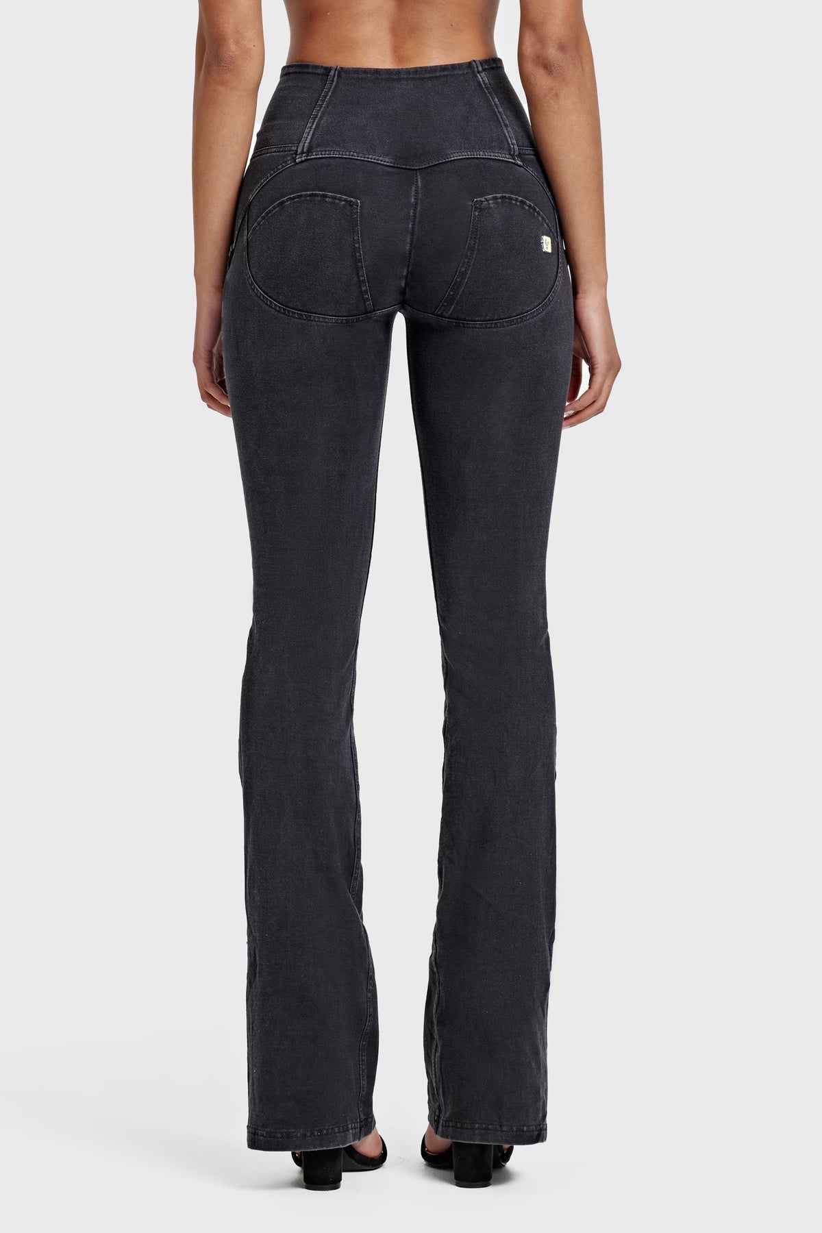 (WRUP11BHC002ORG-J7N)  Zwarte WR.UP® Flared Jeans met een Hoge Taille en Knoopsluiting enlarged
