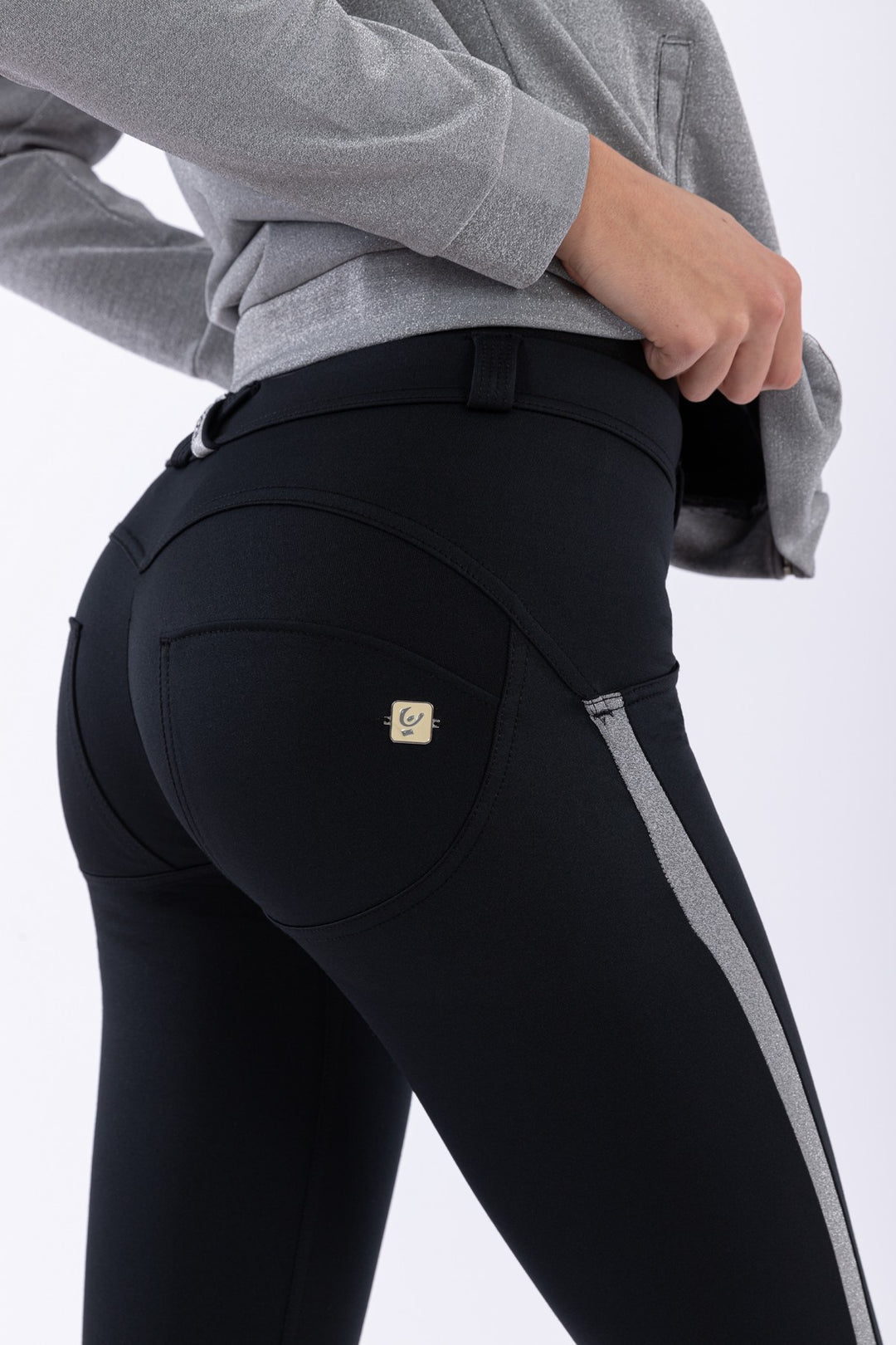 (S0WWTK2-S23N) WR.UP®-IN TRACKSUIT WITH ANKLE-LENGTH SCULPTING TROUSERS AND A LUREX SWEATSHIRT